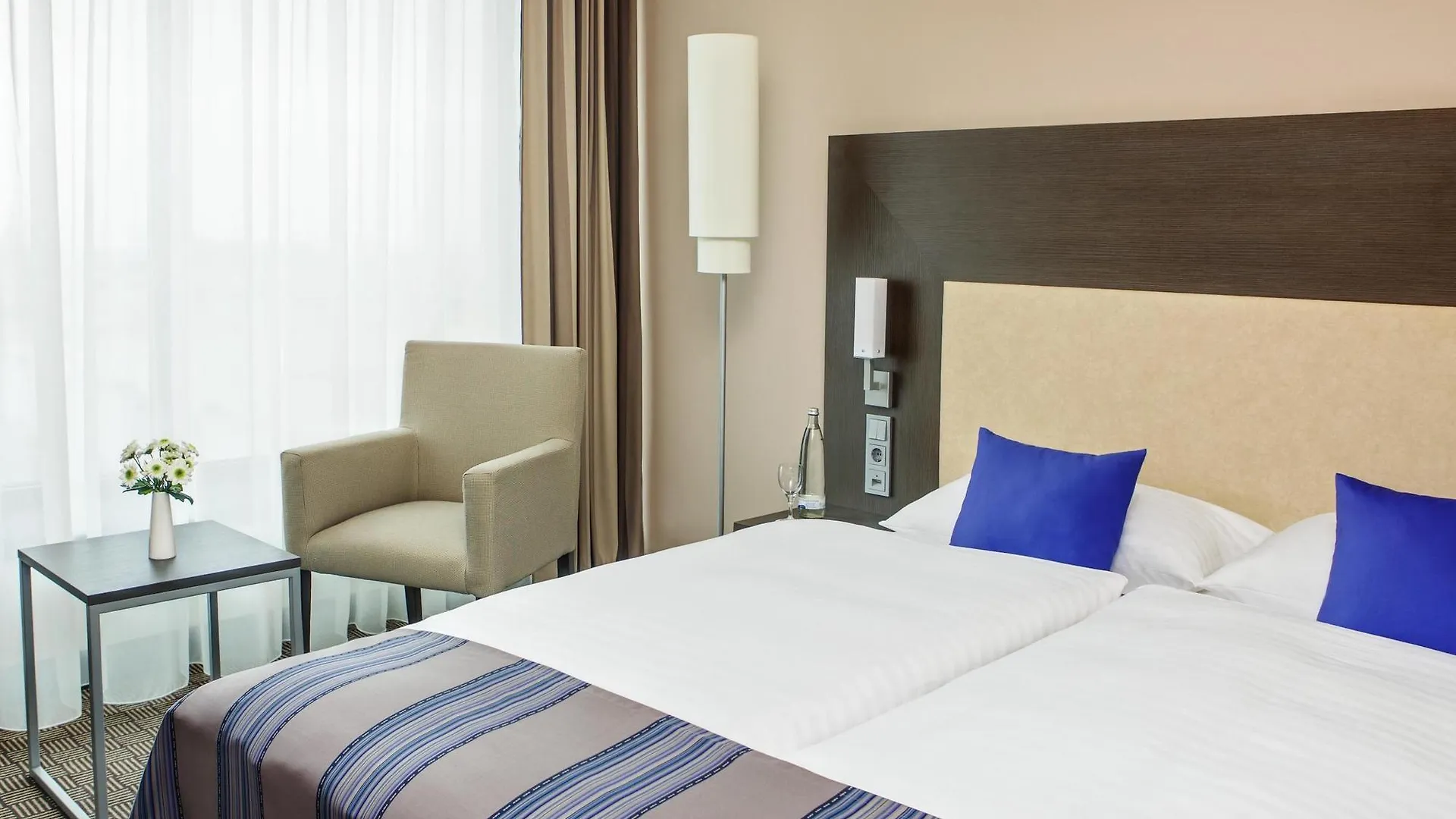 Intercityhotel Hamburg Dammtor-Messe מלון