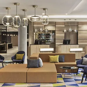 Courtyard By Marriott City מלון